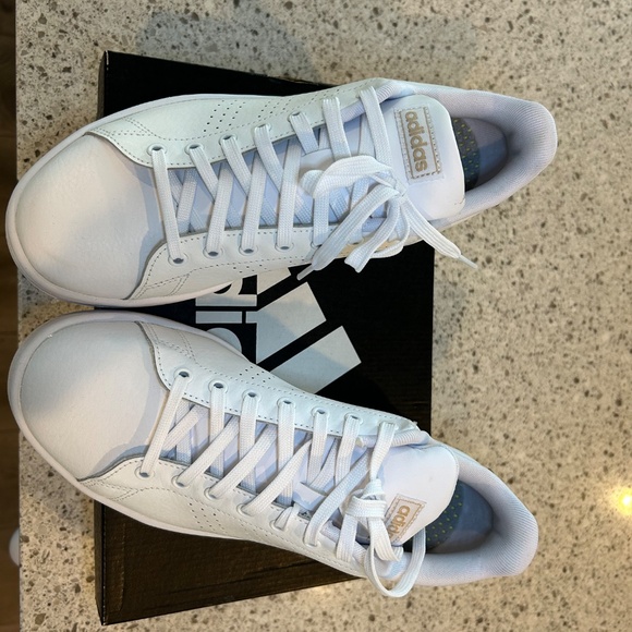 Women’s Adidas Advantage - Picture 2 of 14
